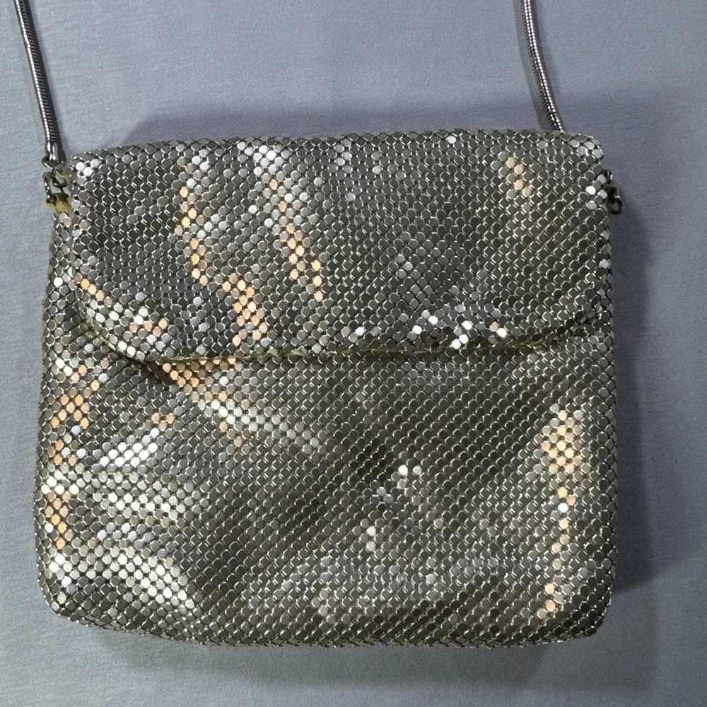 Valerie Stevens Silver Metal Mesh Evening Bag Metal Strap Mini Purse Mirror CUTE